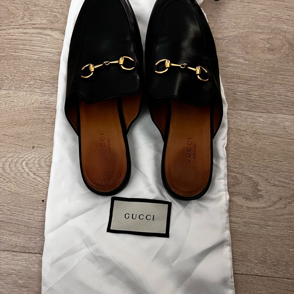 Gucci Black Leather Loafers with Gold Hardware